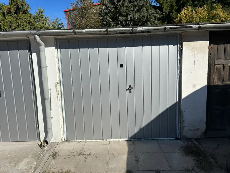 Wymiana bramy uchylnej w garażu, Warszawa